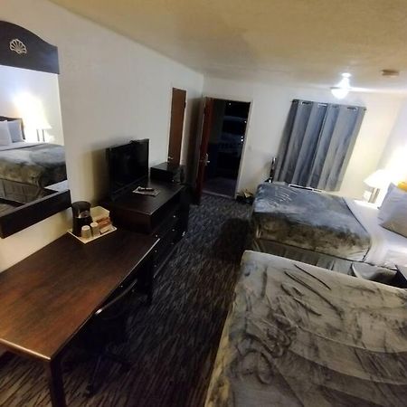 Hotel 2 Queen Beds Hotel Room 126 Wi-Fi Booking 스틸워트 외부 사진