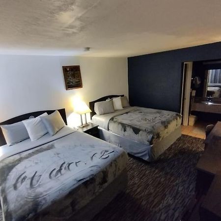 Hotel 2 Queen Beds Hotel Room 126 Wi-Fi Booking 스틸워트 외부 사진