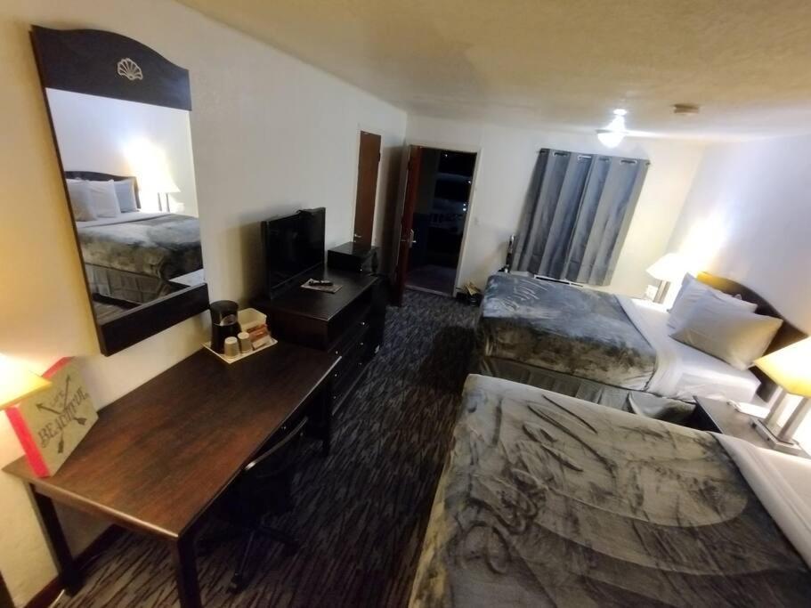 Hotel 2 Queen Beds Hotel Room 126 Wi-Fi Booking 스틸워트 외부 사진