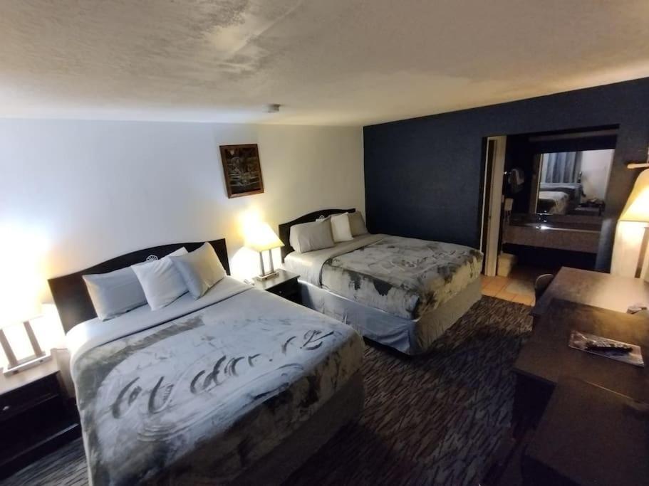 Hotel 2 Queen Beds Hotel Room 126 Wi-Fi Booking 스틸워트 외부 사진